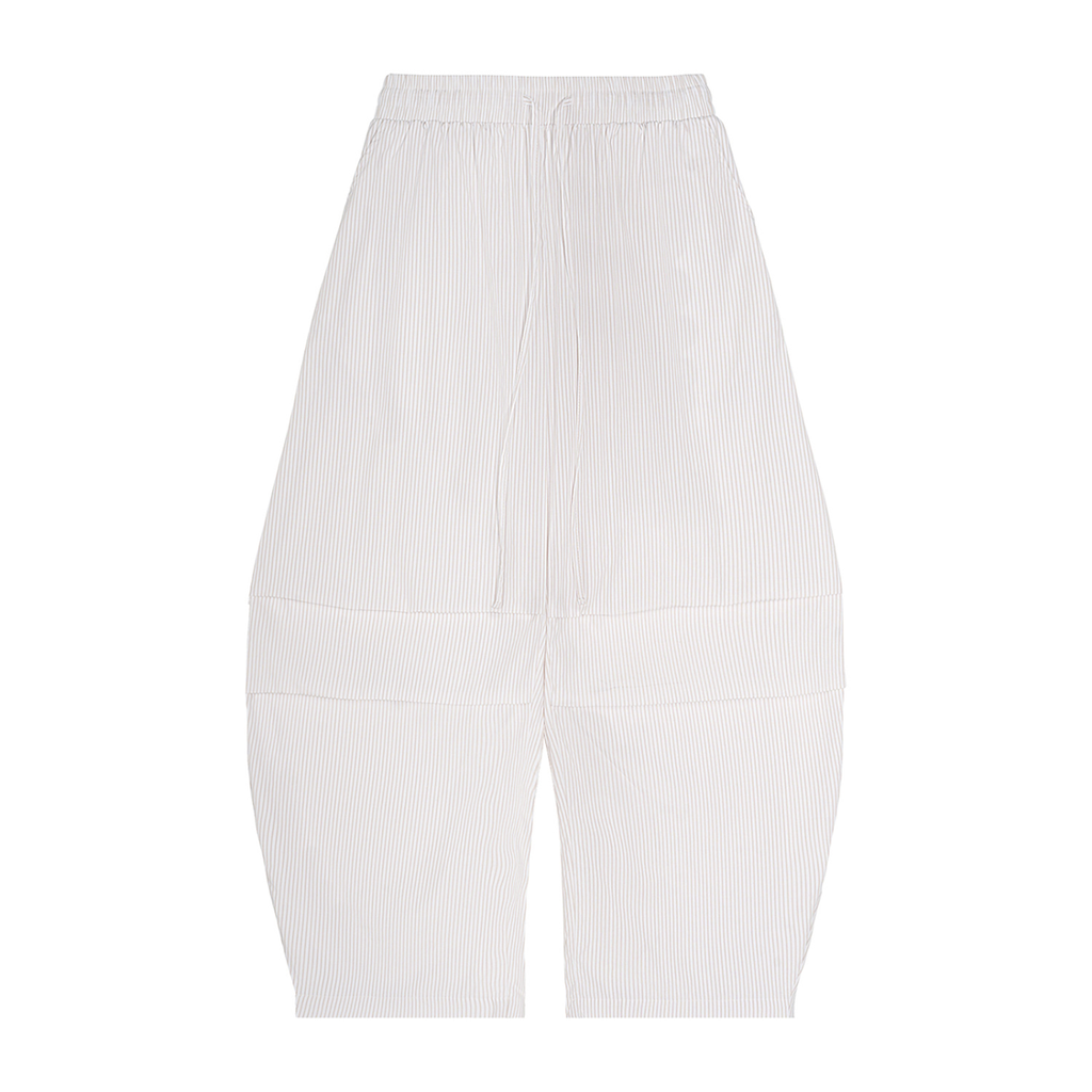 pantalone barrel,pantaloni leggeri,streetwear estivo,guscio tecnico,pantaloni oversize,estetica urbana,abbigliamento sardegna