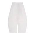 pantalone barrel,pantaloni leggeri,streetwear estivo,guscio tecnico,pantaloni oversize,estetica urbana,abbigliamento sardegna