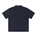 polo drop shoulder,polo strutturata,streetwear minimale,abbigliamento tecnico,estetica brutale,polo oversize,design sardo