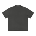polo drop shoulder,polo strutturata,streetwear minimale,abbigliamento tecnico,estetica brutale,polo oversize,design sardo