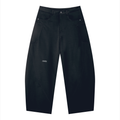pantalone barrel,streetwear sardegna,urban wear,volumi destrutturati,abbigliamento tecnico,fit oversize