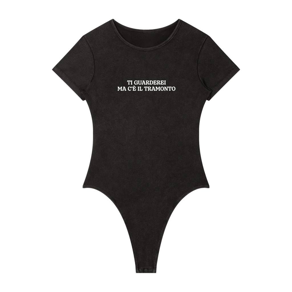 body donna cotone spesso,bodysuit lavaggio minerale,abbigliamento streetwear donna,body aderente manica corta,bodycon fit strutturato,aluma abbigliamento,streetwear sardegna