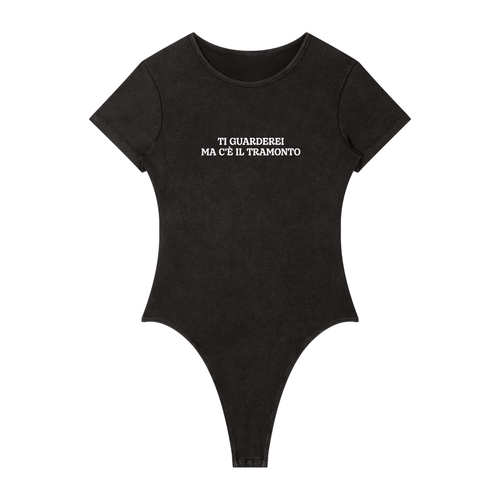 body donna cotone spesso,bodysuit lavaggio minerale,abbigliamento streetwear donna,body aderente manica corta,bodycon fit strutturato,aluma abbigliamento,streetwear sardegna