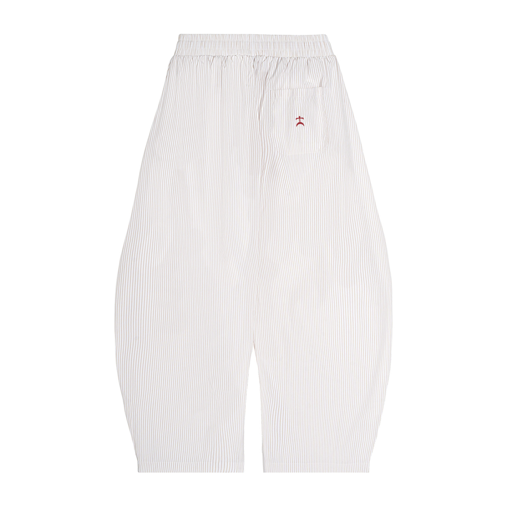 pantalone barrel,pantaloni leggeri,streetwear estivo,guscio tecnico,pantaloni oversize,estetica urbana,abbigliamento sardegna