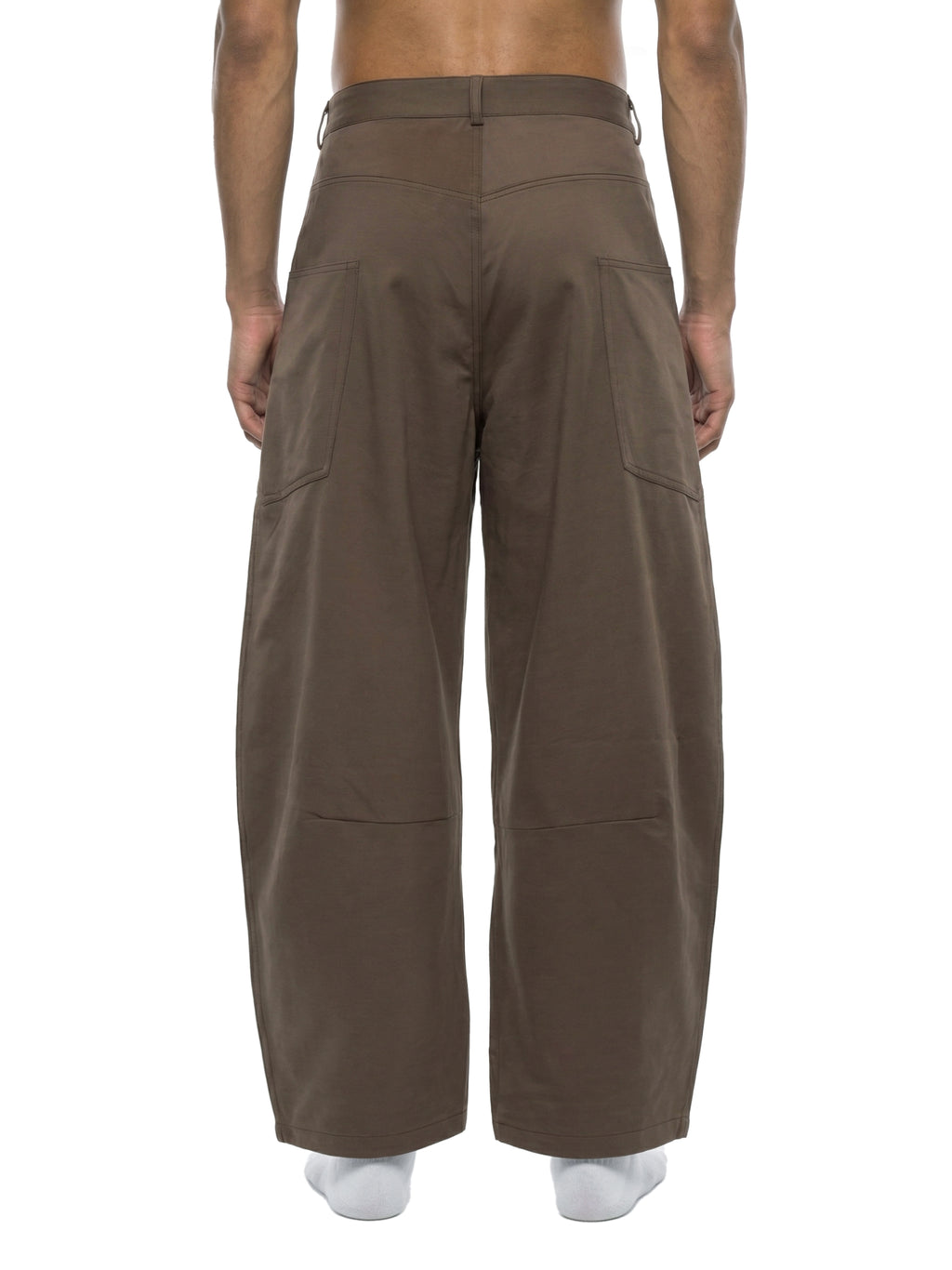pantalone barrel,streetwear sardegna,urban wear,volumi destrutturati,abbigliamento tecnico,fit oversize