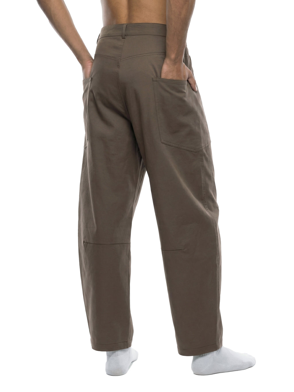 pantalone barrel,streetwear sardegna,urban wear,volumi destrutturati,abbigliamento tecnico,fit oversize