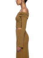 crop top spalle scoperte,maglia maniche a campana adere,top streetwear donna,crop top pesante,abbigliamento urban contrasto,aluma shop,maglia off-shoulder nera