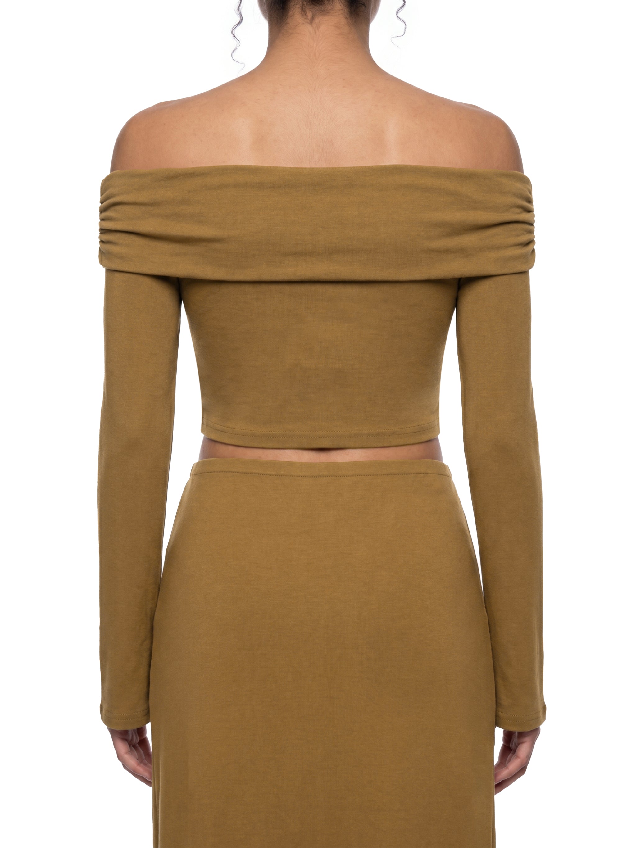 crop top spalle scoperte,maglia maniche a campana adere,top streetwear donna,crop top pesante,abbigliamento urban contrasto,aluma shop,maglia off-shoulder nera